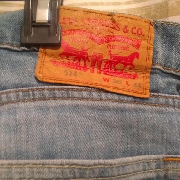 Levis - Picture 2 of 3